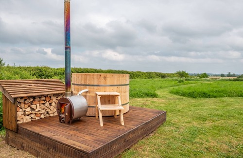 Sudbury Cottage | Luxury glamping with hot tub - Valley View Yurt