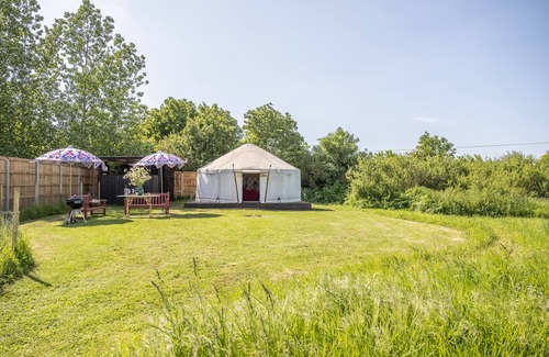 Sudbury Cottage | Luxury glamping with hot tub - Valley View Yurt