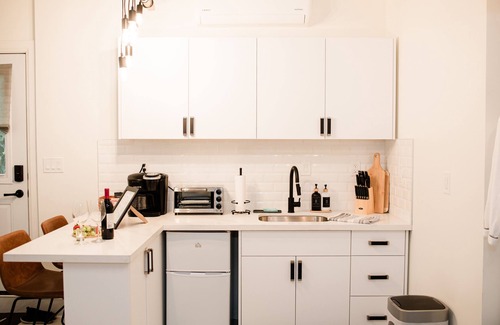 Pickering Apartment | Luxury Guest Suite, Pickering, ON