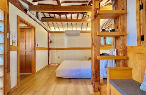 Sajik-dong Villa | Luxury Hanok Maison Sunlit