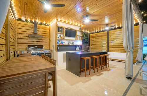 Buena Vista Villa | Luxury Heated Pool + BBQ + 15 Min To Beach