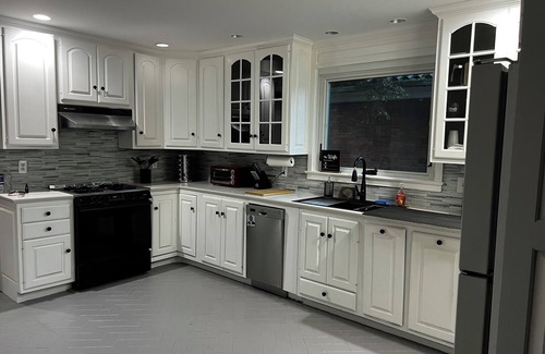 Hillside House | Luxury Home; 10mins to EWR; 30 to NYC, 20min American Dream Mall & 20min Metlife