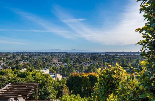 Goleta House | Luxury Home Atop the Hills