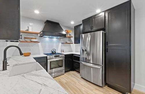 Greenslopes At Lake Creek House | Luxury Home for mid and short-term stays