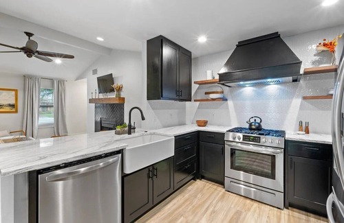 Greenslopes At Lake Creek House | Luxury Home for mid and short-term stays