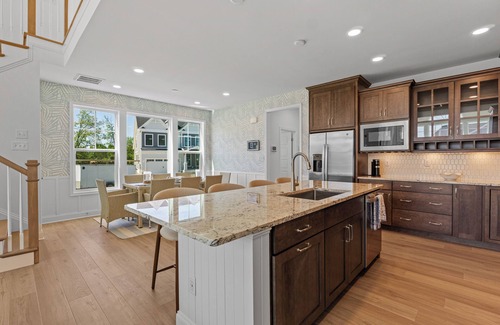 Long Neck House | Luxury Home on Golf Course!