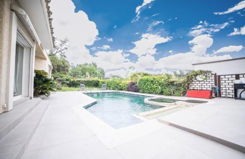 Montferrier-sur-Lez Villa | Luxury Home -Villa-Piscine-Jacuzzi-Famille-Table de billard - Top Pros ServicesConciergerie