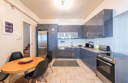 Voula Ski Chalet | Luxury Home with Jacuzzi and Spectacular Sea Views for 8 Guests