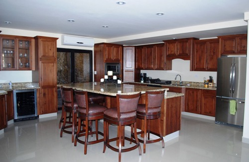 Pedregal House | Luxury Home with Infinity Pool! Walk to Town, Harbor and Beach!