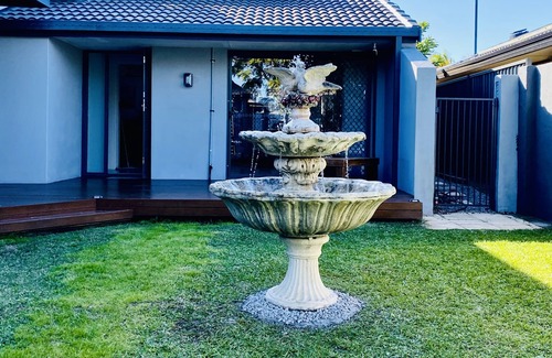Bundall House | Luxury home with pool close to Surfers Paradise