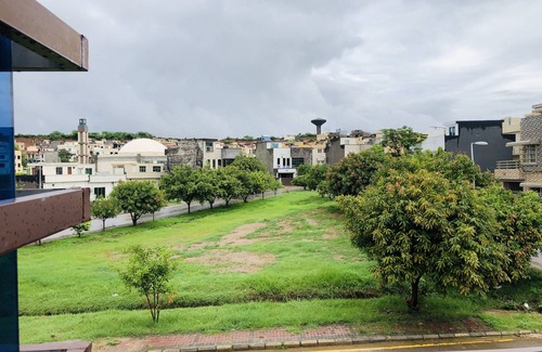 Bahria Town House | Luxury house with 4 bedrooms and free parking