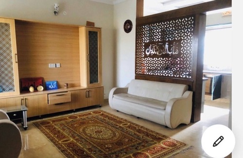 Bahria Town House | Luxury house with 4 bedrooms and free parking