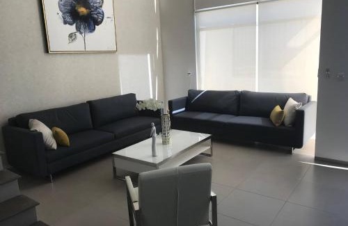 El Marques House | Luxury house with all the amenities Gym Seg Aa cal Pool Tv Wifi