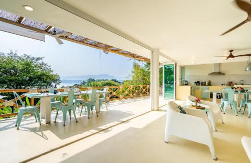 Tequesquitengo Villa | Luxury House with Pool fire Pit & Lake view