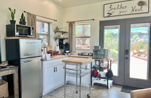 Prescott Apartment | Luxury King, Incredible 360 Views, AC, Balcony, Dogs, 3 miles town trails, lakes