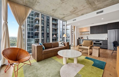 Rainey Street Historic District Condo | Luxury Lake View Corner Condo