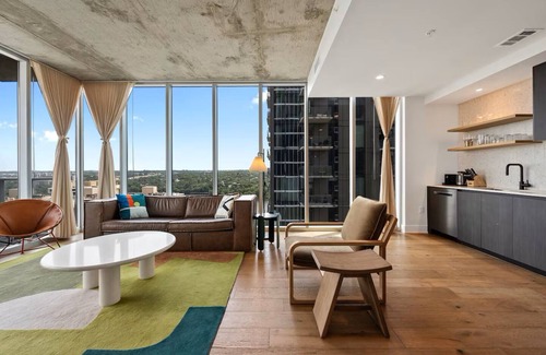 Rainey Street Historic District Condo | Luxury Lake View Corner Condo