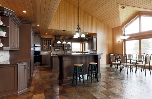 Falcon Lake Cabin | Luxury Lakefront Cabin on Falcon Lake