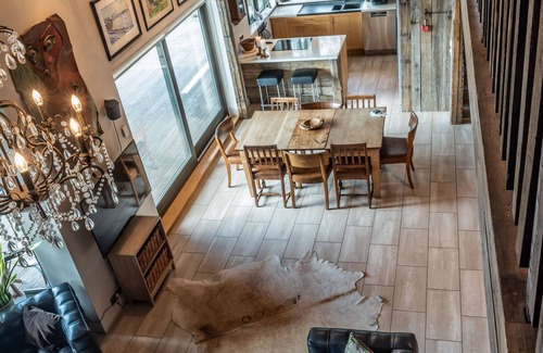 Selfoss Villa | Luxury Lakefront Holiday Villa with hot tub