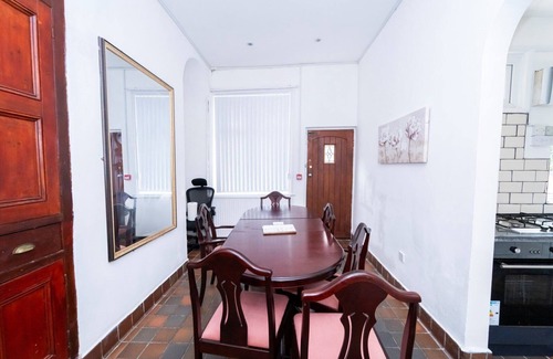 Thorpe Satchville House | Luxury Leicester Retreat with 6 Bedrooms