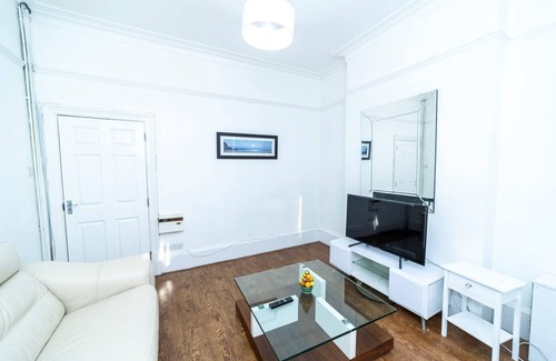 Thorpe Satchville House | Luxury Leicester Retreat with 6 Bedrooms