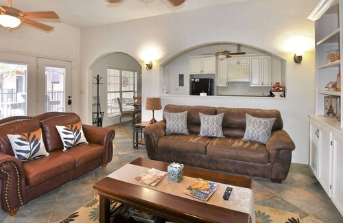Wolfforth House | Luxury Living in a Country Setting and Minutes to Lubbock!