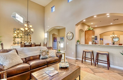 Talon Retreat House | Luxury living, private yard to golf course! Summer Rates!