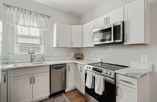 Luray Apartment | Luxury Loft at Luray - Mins to Main St & Caverns!