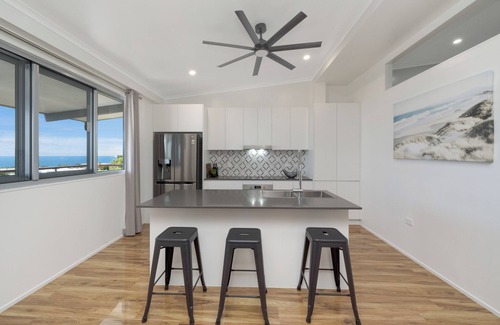 Castle Hill Apartment | Luxury Loft with Stunning Views (Downstairs)