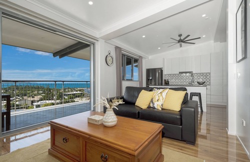 Castle Hill Apartment | Luxury Loft with Stunning Views (Downstairs)