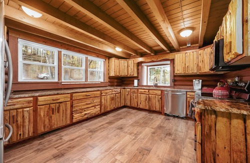 Nashport Cabin | Luxury,Log Cabin 65ac. of private forest, trails,sauna,hot-tub. Baughman Park.