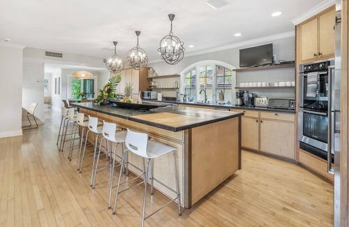 Eastern Honolulu House | Luxury Moana Lani: Oceanfront Home w/Private Pool & Jacuzzi, Walk to the Beach