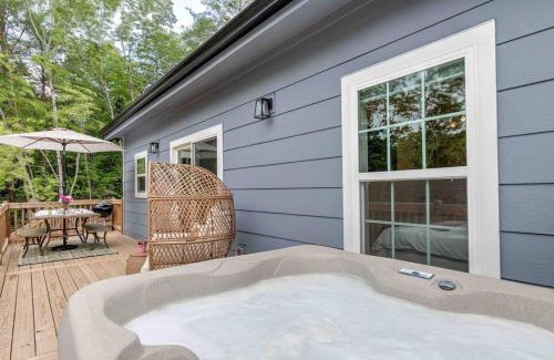 Lake Lure House | Luxury Modern Cabin with Hot Tub