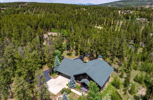 Granby House | Luxury Mountain Cabin: Hot Tub, Mtn Views, Game Room - Sleeps 10