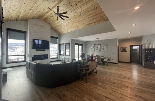 Kremmling House | Luxury Mountain Escape with Hot Tub & Steam Room