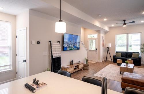 Cleveland House | Luxury New 3BR CLE Clinic UnivCircle Little Italy