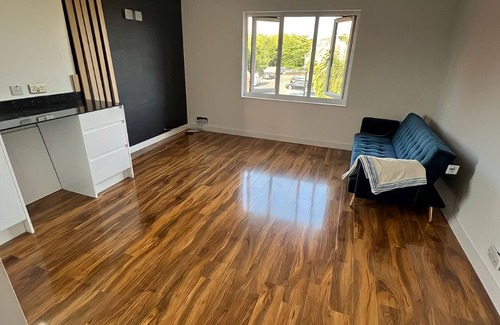 Woodside Apartment | Luxury new apartment in great loaction!