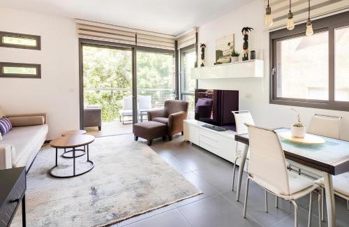 Tel Aviv Apartment | Luxury Oasis Tel Aviv Beach