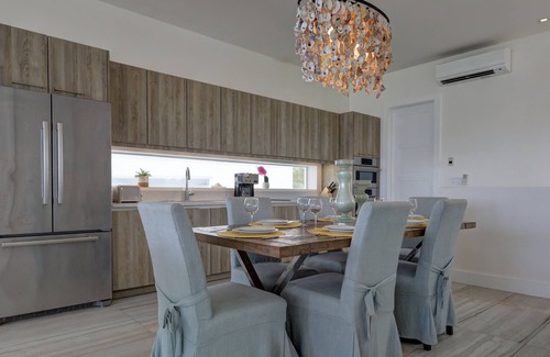 Jimmy Hill Villa | Luxury Ocean View Beach Villa with Private Pool Garden Courtyard in Great Exuma
