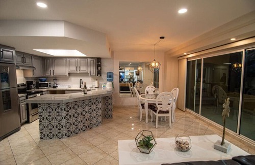 Centro Playas Apartment | Luxury Oceanfront in Rosarito w/ Pool + Jacuzzi