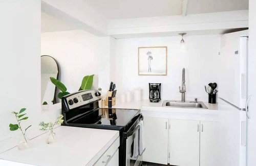 Estate Enighed House | Luxury Oceanview Villa | Walk to Beach & Dining