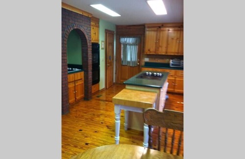 Donalsonville House | Luxury on Lake Seminole, Relaxing Getaway, Private Dock, Gorgeous Sunsets, Canoe