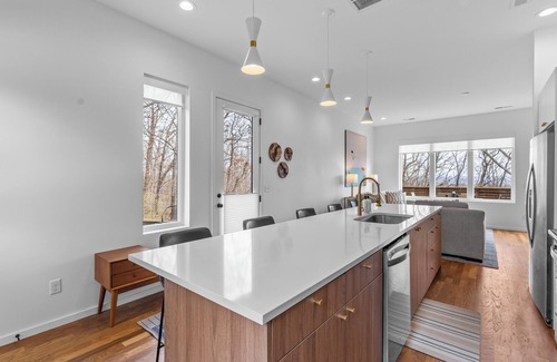 East Ridge House | Luxury Panoramic Mountain Views From This Atomic Ridge Modern Stylish Retreat.