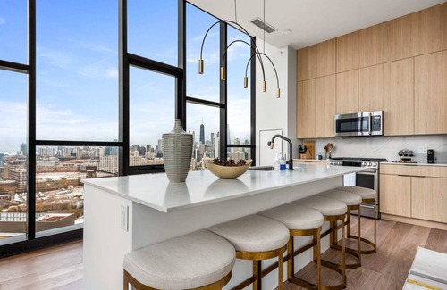 River West Apartment | Luxury Penthouse: 3BR, Prime Location