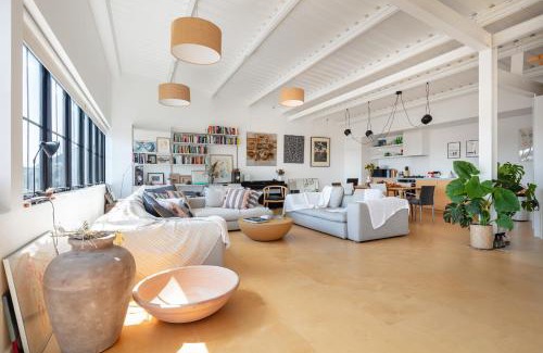 Upper Clapton Apartment | Luxury Penthouse Loft in Art-Deco Warehouse Conversion
