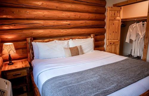 Bonners Ferry House | Luxury Pet-Friendly 1-Bedroom Log Cabin in Bonners Ferry with Full Kitchen and Wi-Fi