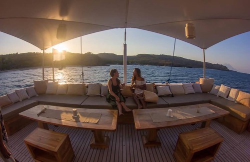 Labuan Bajo Boat Rental | Luxury Phinisi Yacht