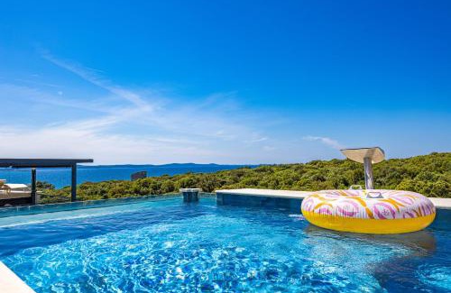 Kozino Apartment | Luxury Pool Seaside Apartments Zadar