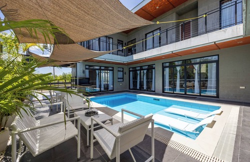 Maribago House | Luxury Pool Villa near beach + Karaoke + video games + massage chair