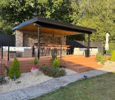 Llantrisant Villa | Luxury property - Swimming Pool, Games Room & Hot Tub